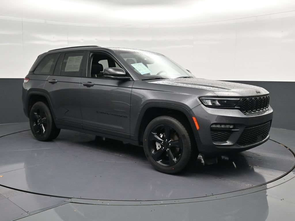 Used 2024 Jeep Grand Cherokee Limited w/ Black Appearance Package AWD/4WD image 5