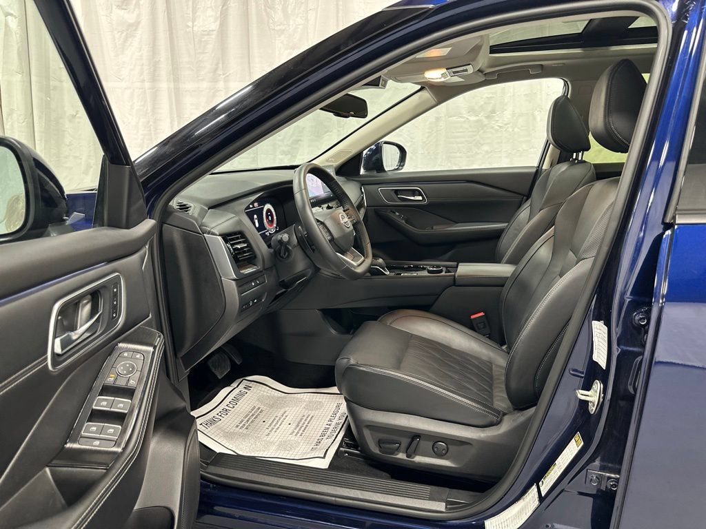 Used 2026 Nissan Rogue Platinum w/ Platinum Premium Package AWD/4WD image 10