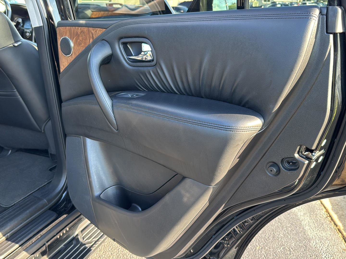 Used 2023 Nissan Armada SL w/ Captain's Chairs Package image 13