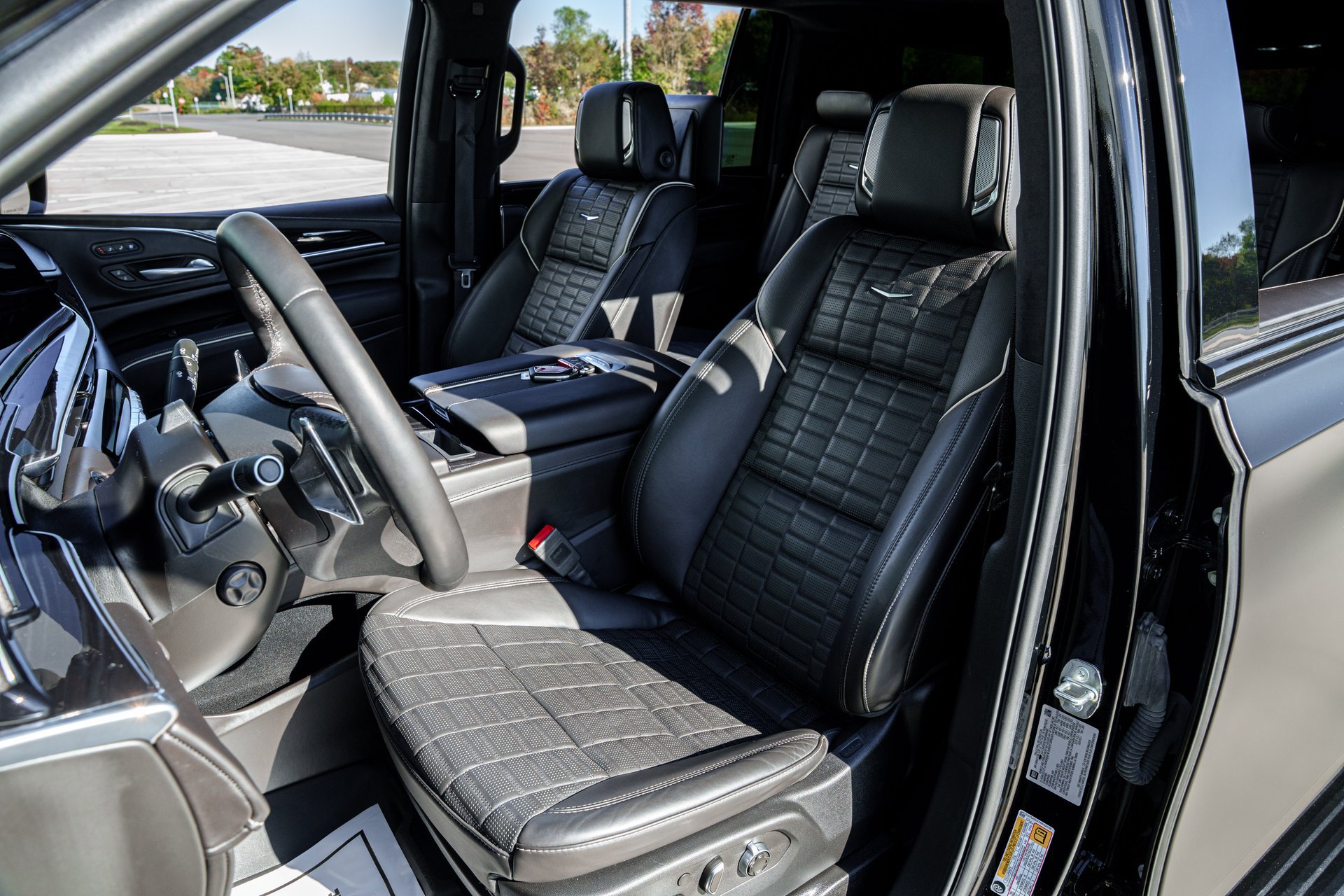 Used 2024 Cadillac Escalade ESV V w/ LPO, Floor Liner Package AWD/4WD image 32
