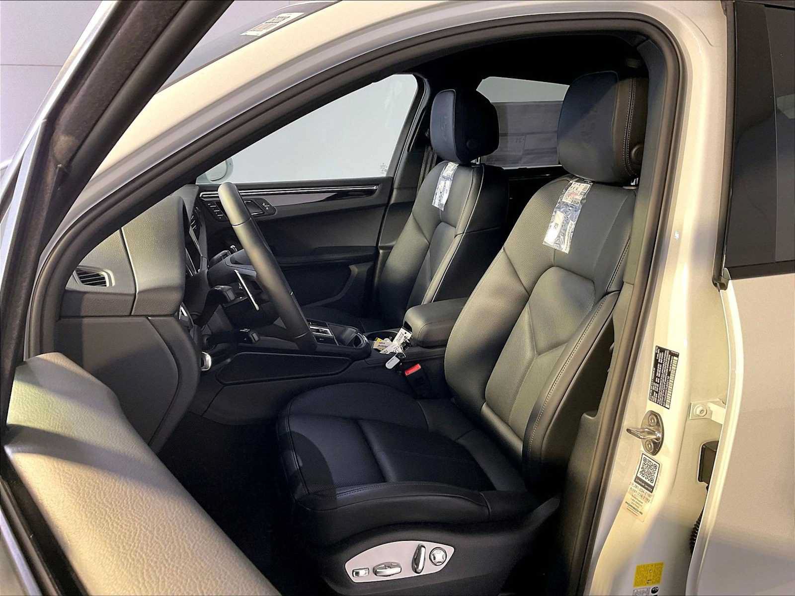New 2026 Porsche Macan AWD/4WD image 5