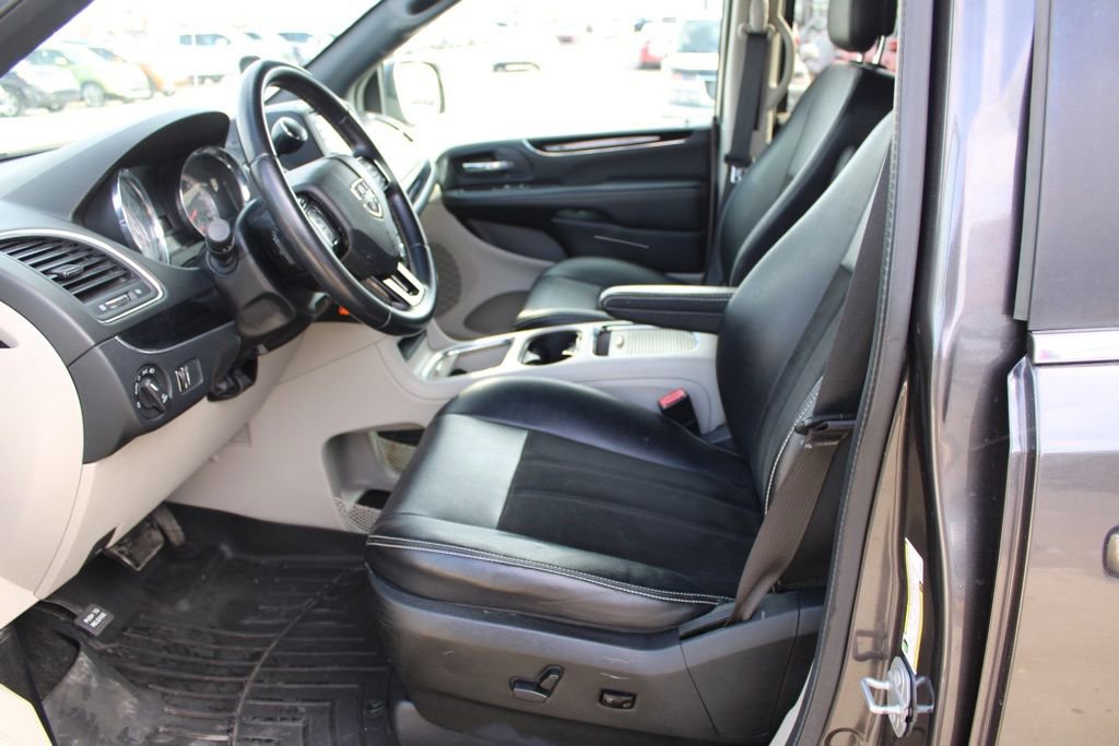 Used 2019 Dodge Grand Caravan SXT image 15