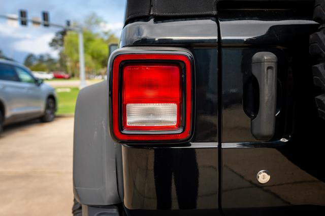 Used 2020 Jeep Wrangler Unlimited Sahara image 32