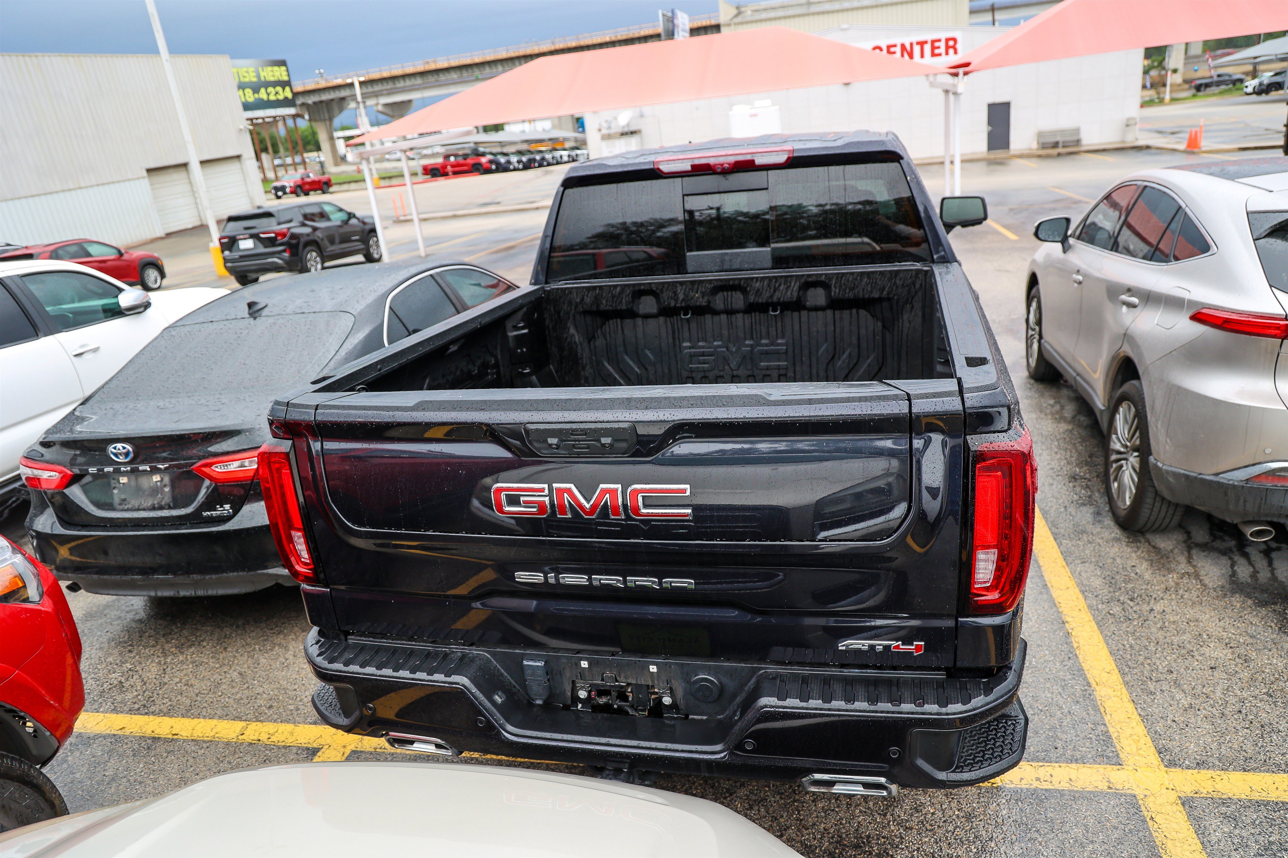 Used 2024 GMC Sierra 1500 AT4 w/ Technology Package AWD/4WD image 9