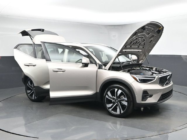 Used 2024 Volvo XC40 B5 Ultimate AWD/4WD image 48