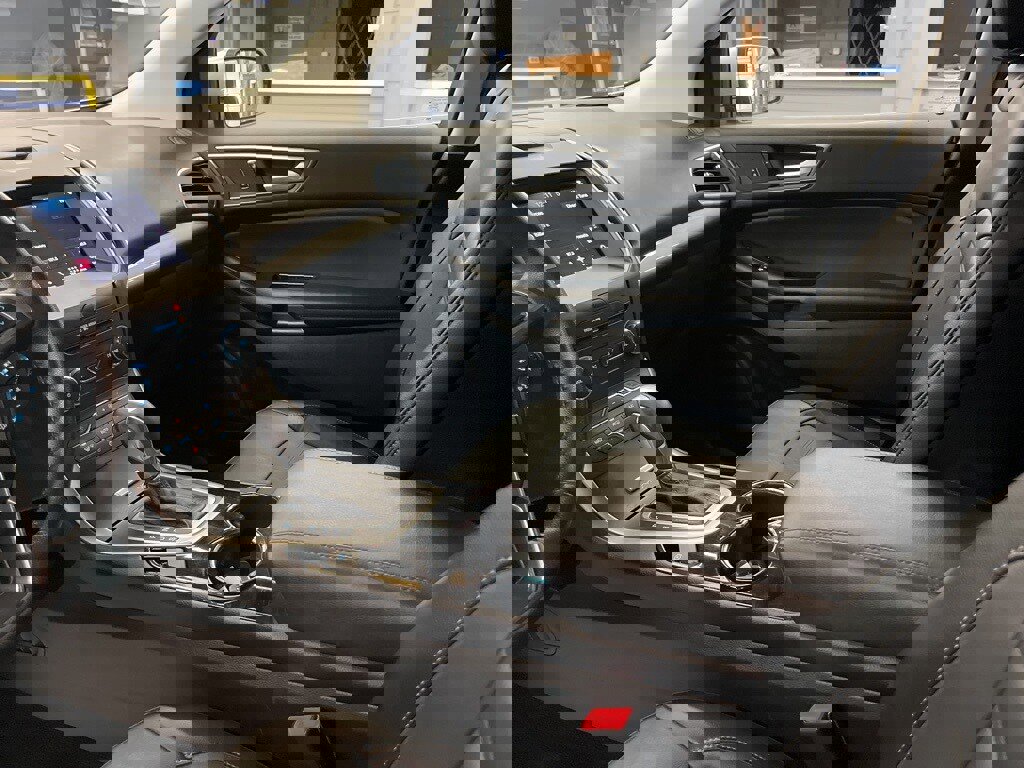 Used 2017 Ford Edge SEL w/ Equipment Group 201A image 13