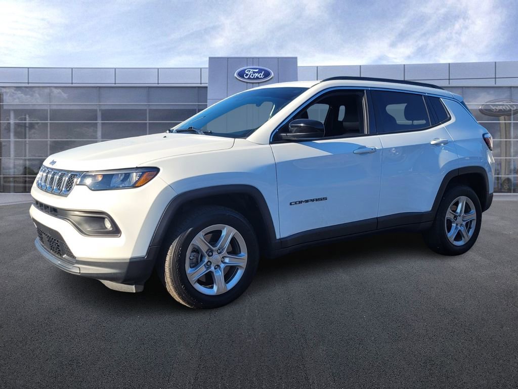 Used 2023 Jeep Compass Latitude w/ Sun and Sound Group image 2