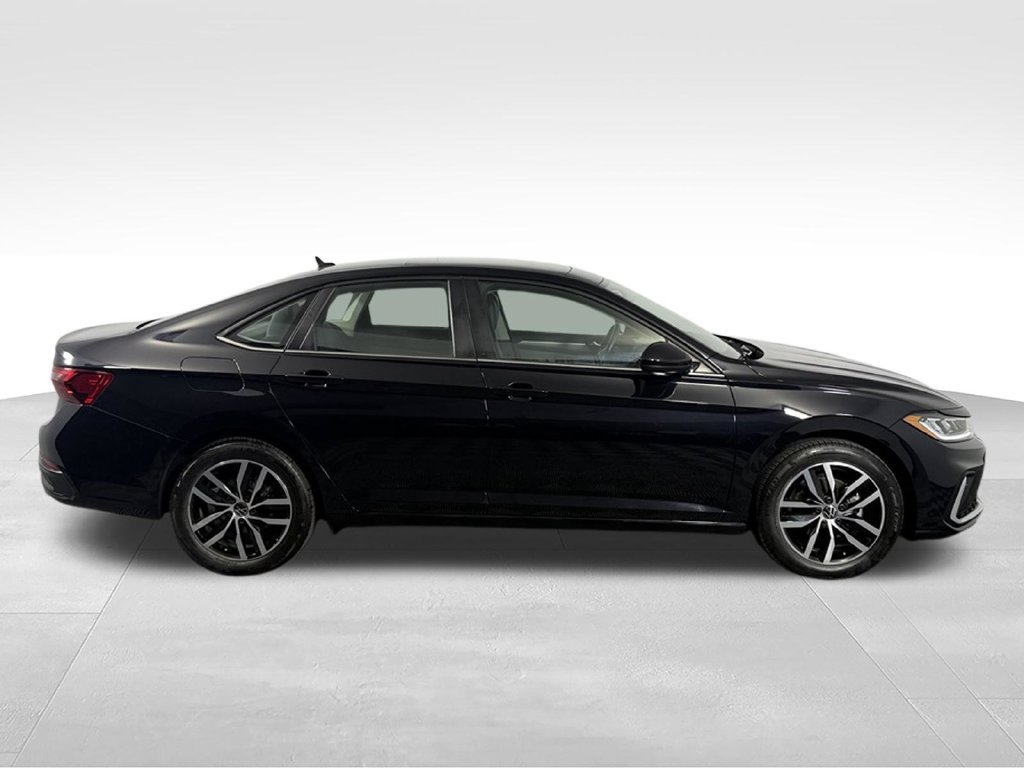 Used 2025 Volkswagen Jetta SE FWD image 6