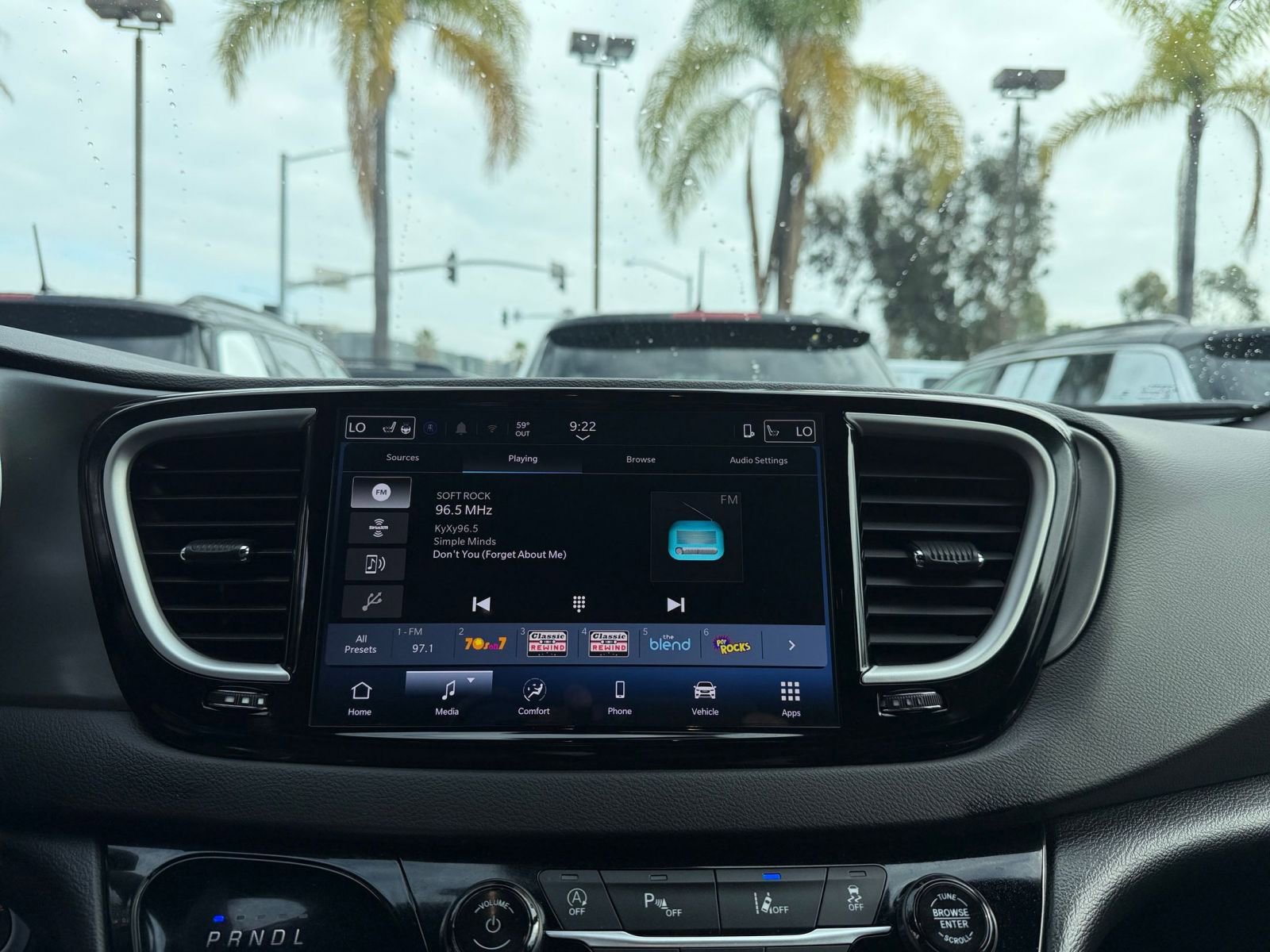 Used 2025 Chrysler Pacifica Select image 20