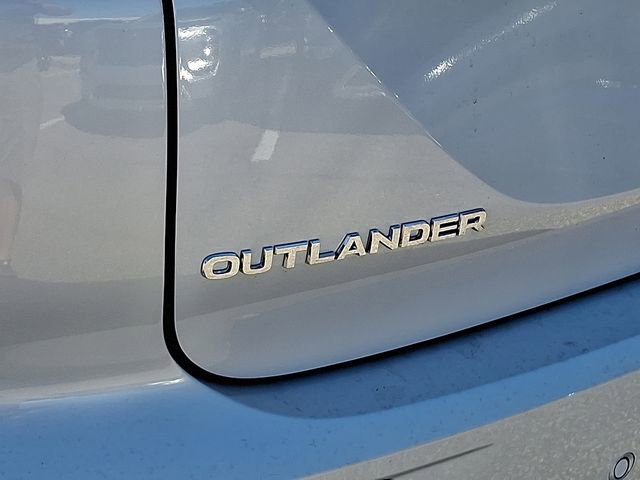 New 2025 Mitsubishi Outlander SE image 17