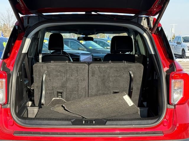 Certified 2022 Ford Explorer XLT w/ Equipment Group 202A image 27