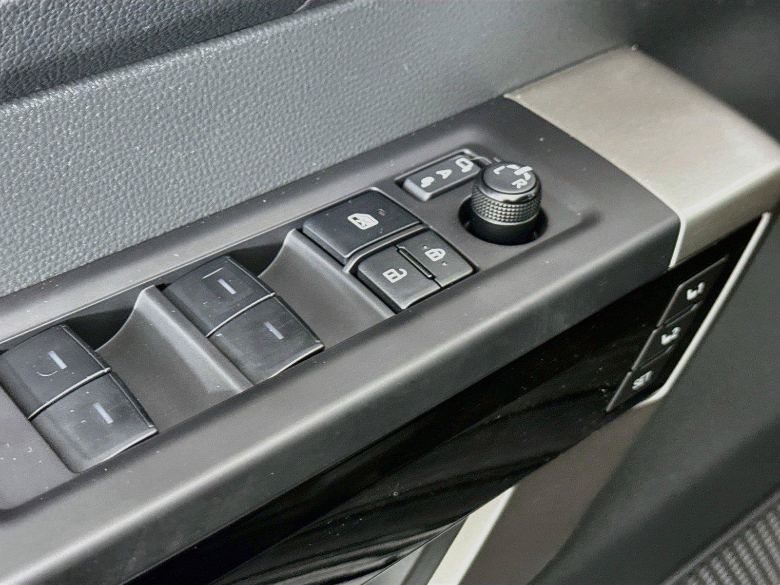 Used 2025 Toyota Tundra Limited AWD/4WD image 29