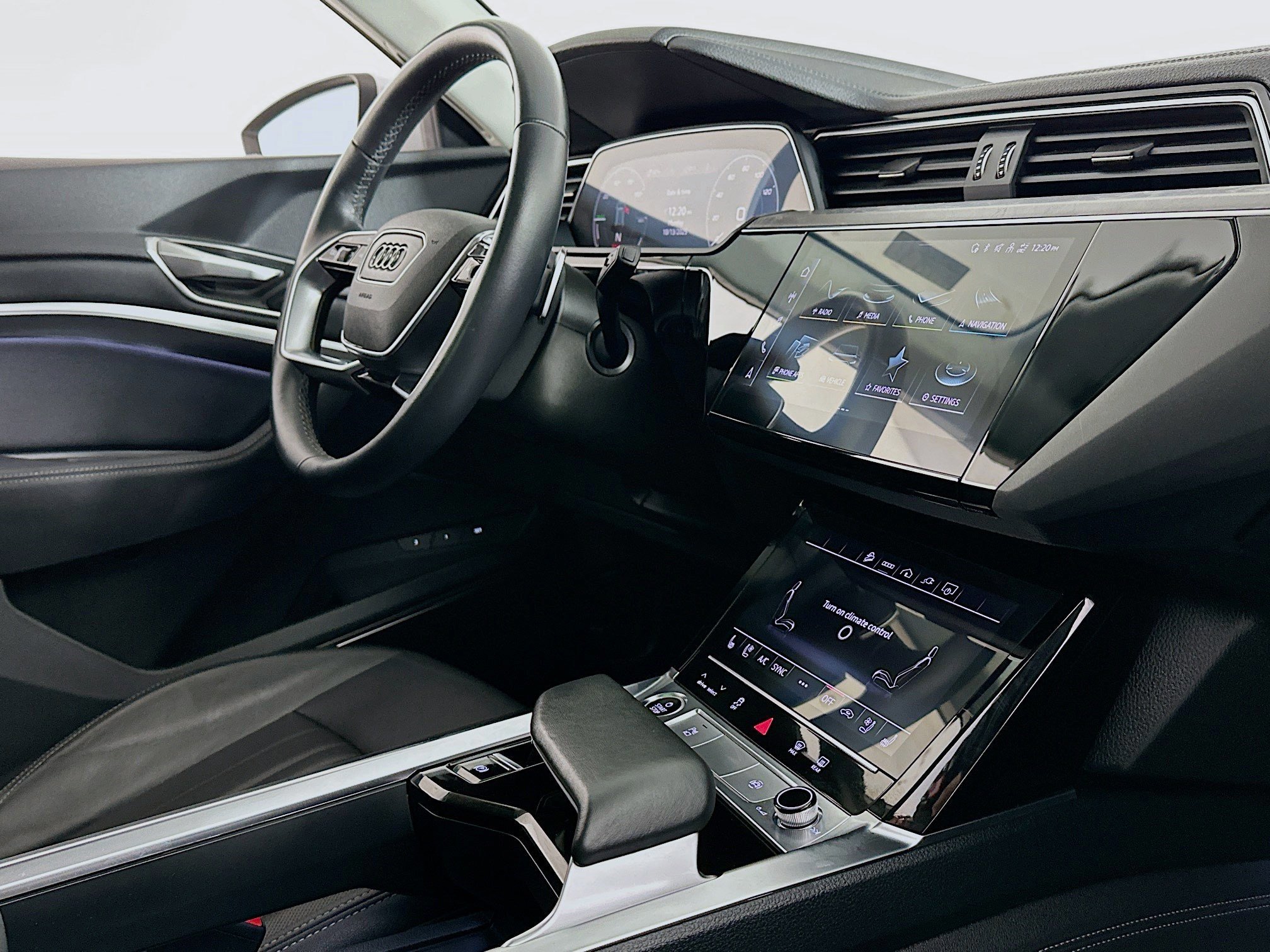 Used 2024 Audi Q8 e-tron Premium Plus w/ Premium Plus Package image 30