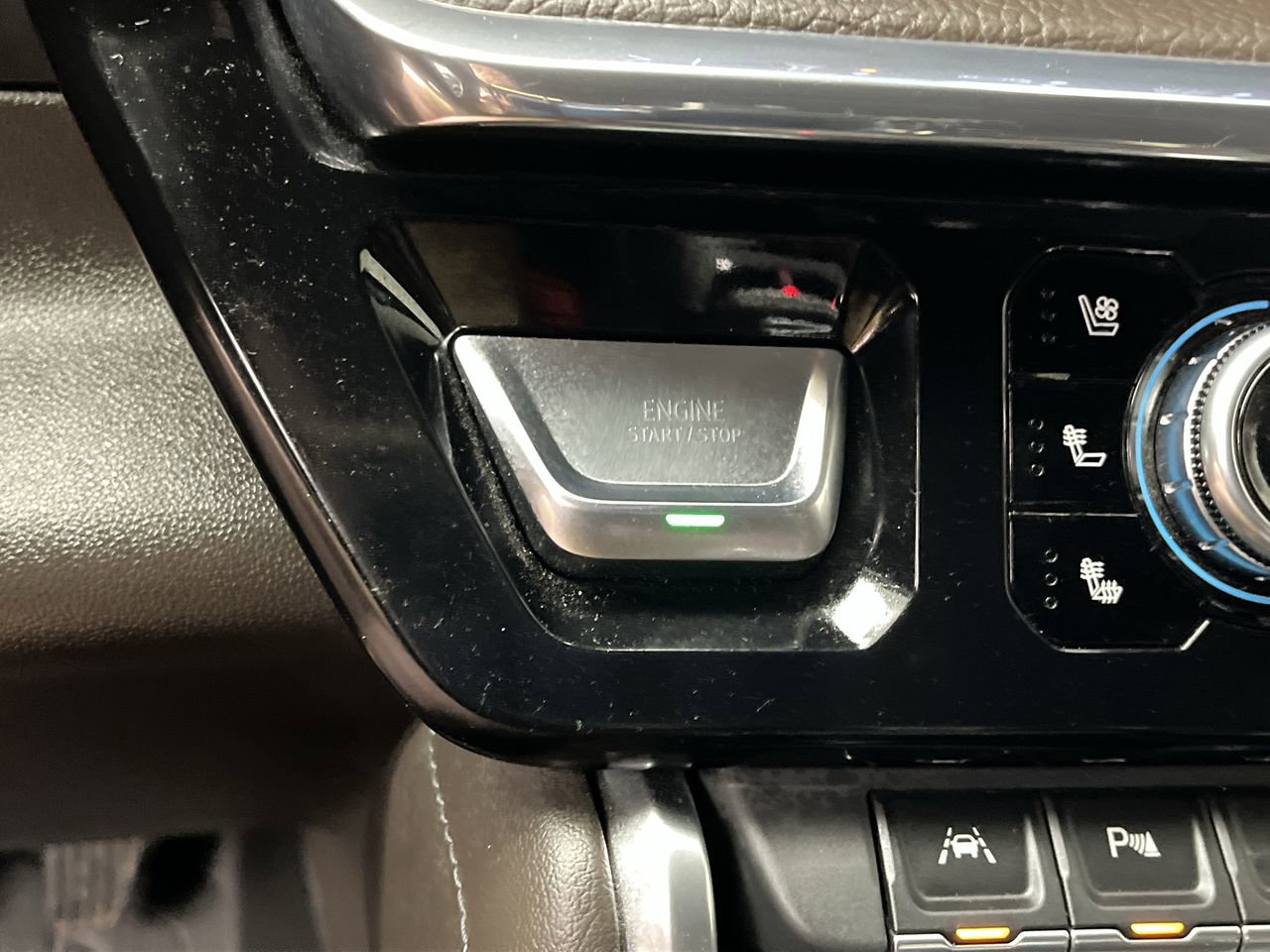 Used 2024 GMC Sierra 1500 Denali AWD/4WD image 23