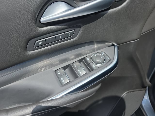 Used 2025 Cadillac XT4 Premium Luxury FWD image 18