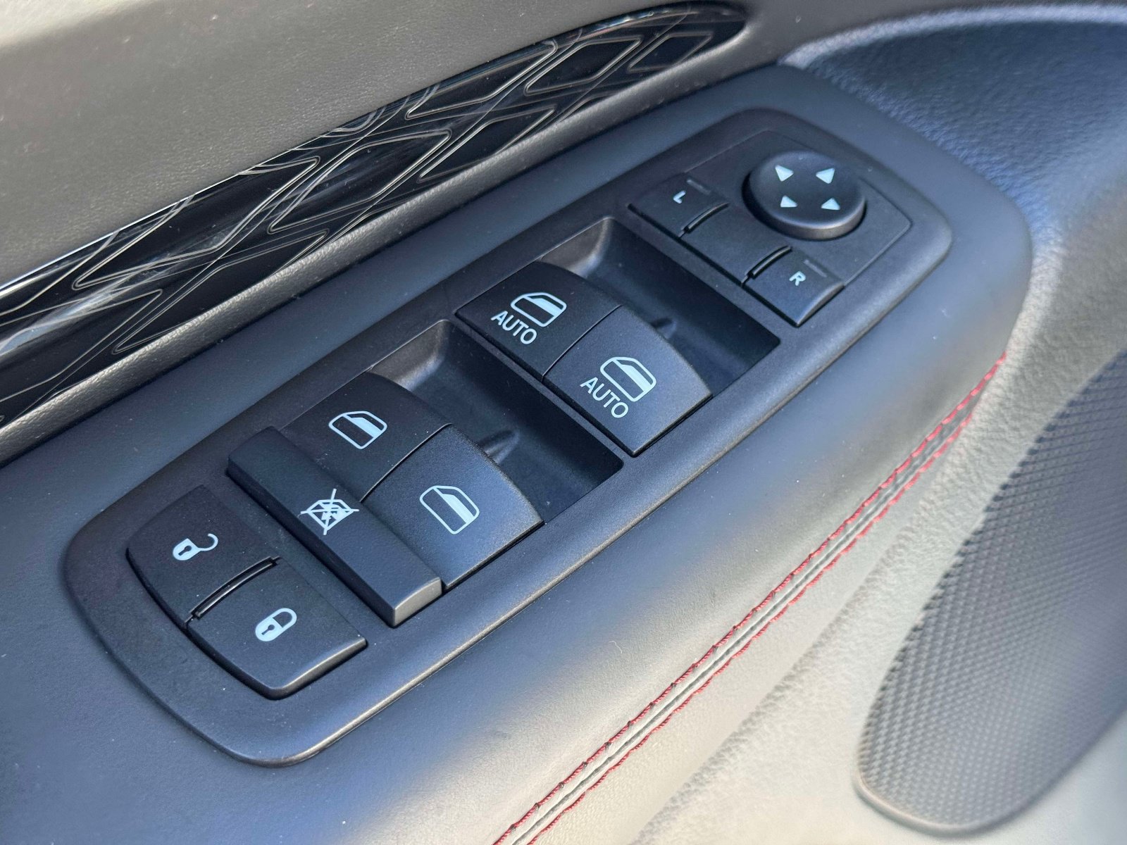 Used 2025 Dodge Durango GT AWD/4WD image 17