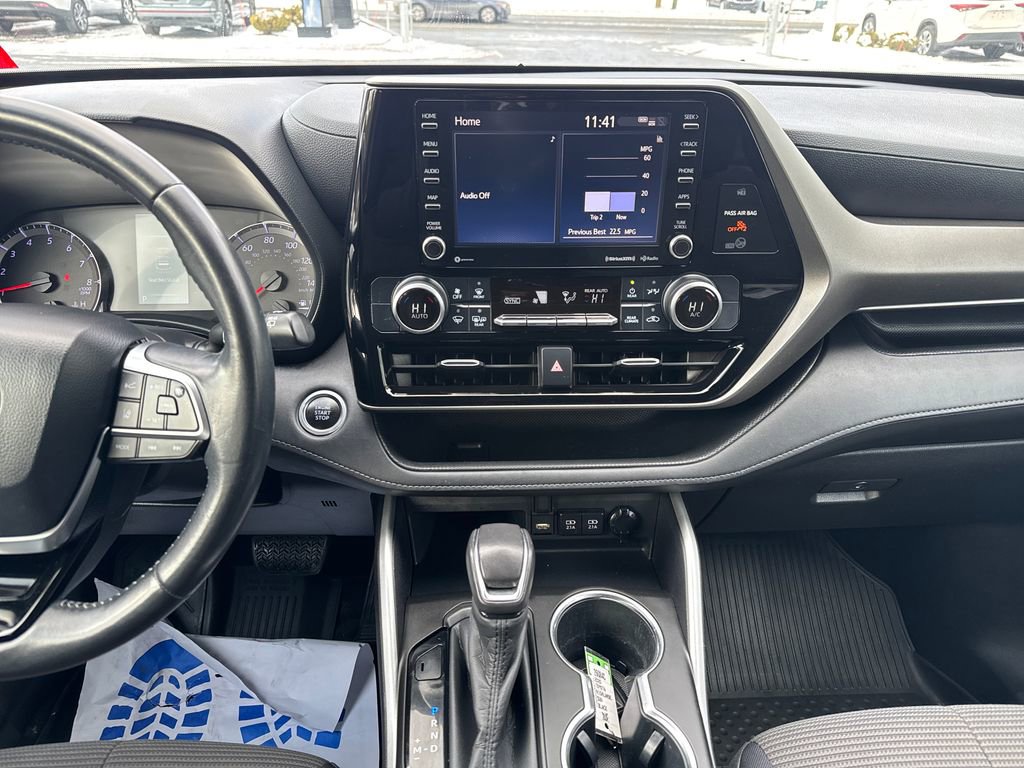 Used 2020 Toyota Highlander LE image 17