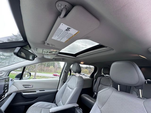 Used 2024 Toyota Sienna Limited image 13
