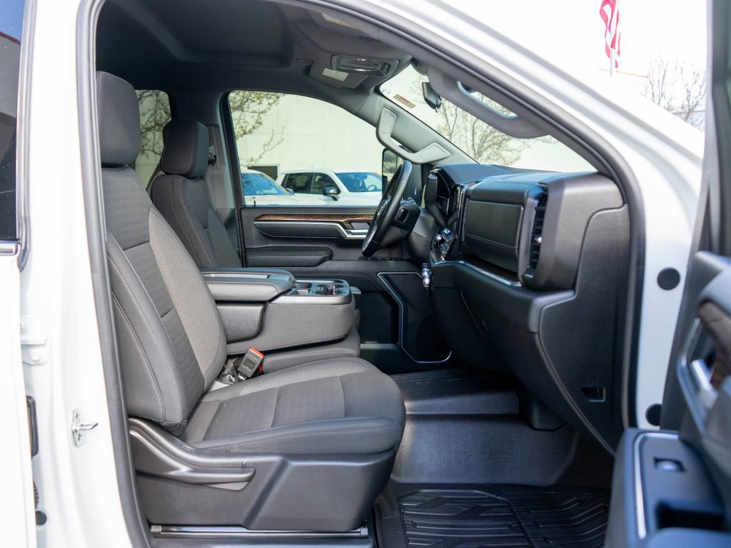 Used 2025 GMC Sierra 3500 SLE image 10