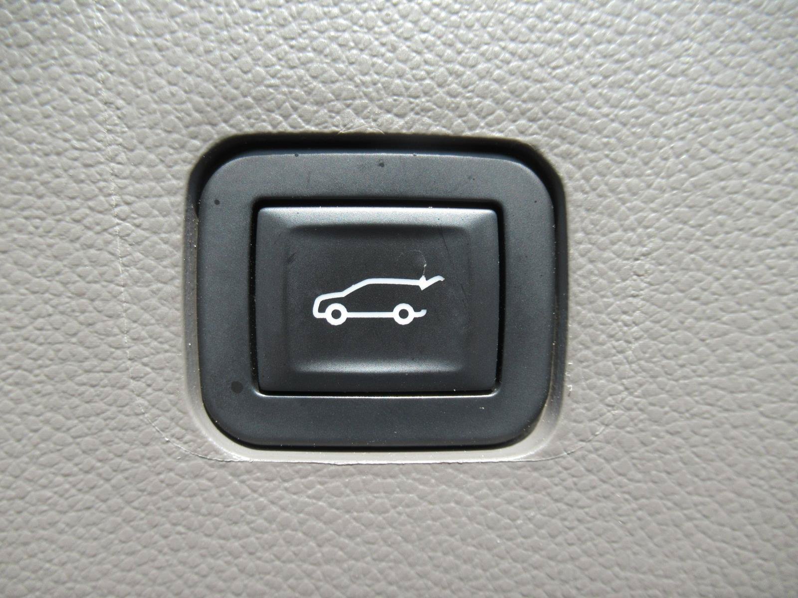 Used 2019 Chevrolet Traverse Premier w/ Driver Confidence II Package FWD image 39