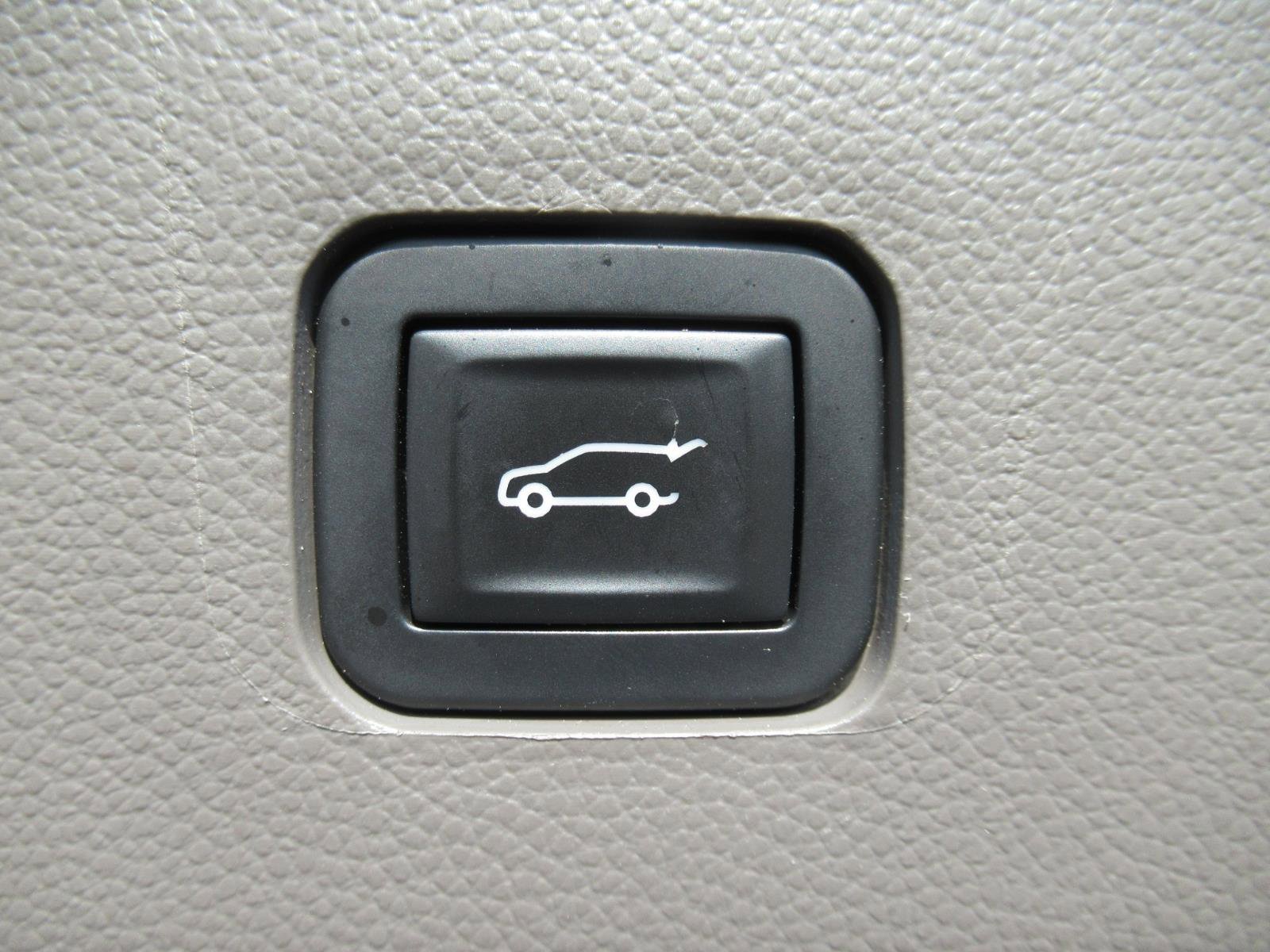 Used 2019 Chevrolet Traverse Premier w/ Driver Confidence II Package FWD image 39