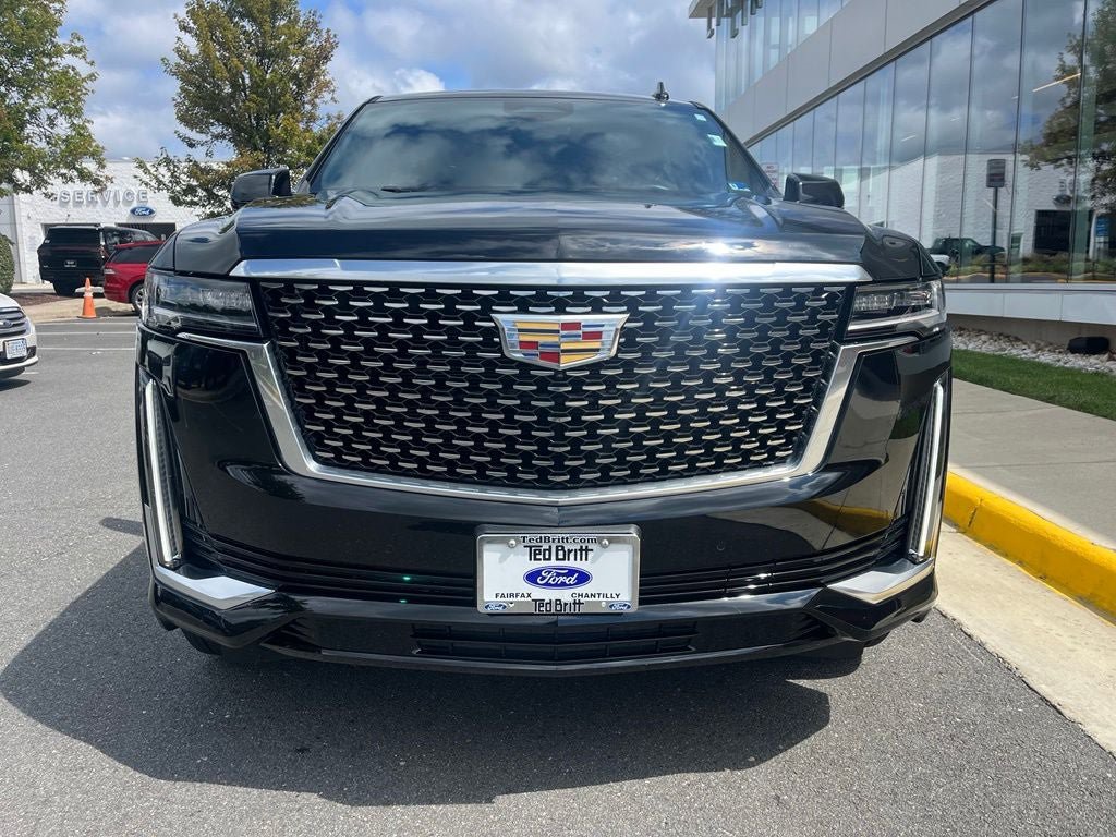 Used 2024 Cadillac Escalade Premium Luxury AWD/4WD image 2