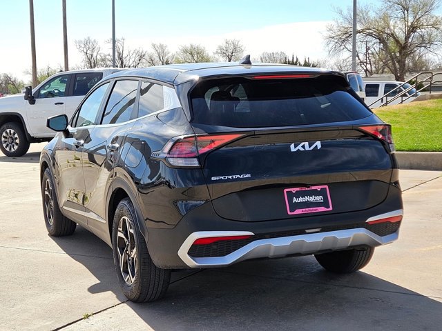 Used 2025 Kia Sportage LX image 8