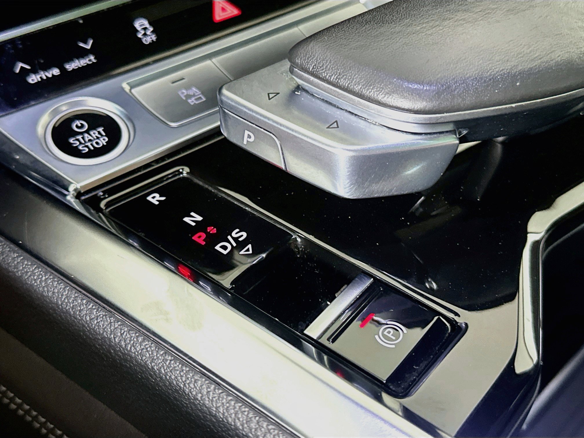 Used 2024 Audi Q8 e-tron Premium Plus w/ Premium Plus Package AWD/4WD image 25