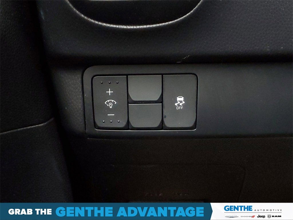 Used 2015 Kia Soul + image 14