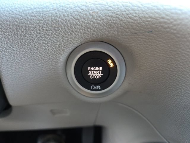 Used 2023 Chrysler Pacifica Limited FWD image 17