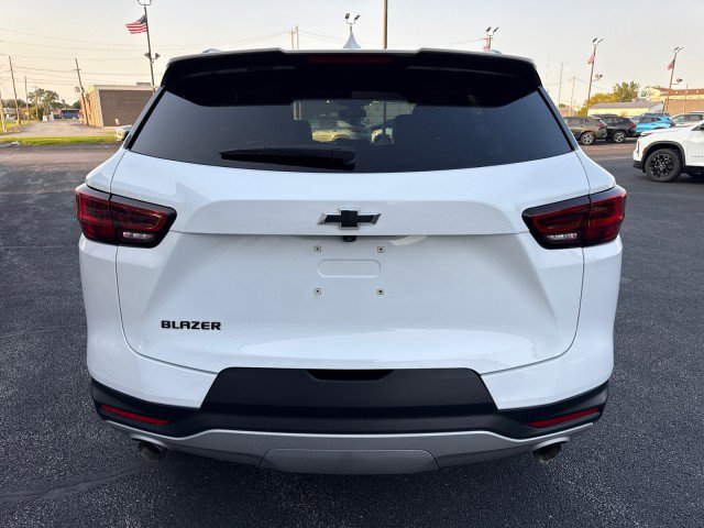 Used 2024 Chevrolet Blazer LT w/ Midnight/Sport Edition image 4