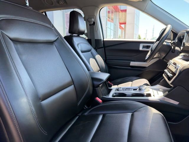 Used 2024 Ford Explorer XLT w/ Equipment Group 202A AWD/4WD image 30