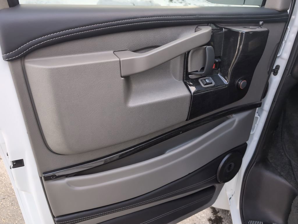 Used 2024 Chevrolet Express 2500 Extended image 15