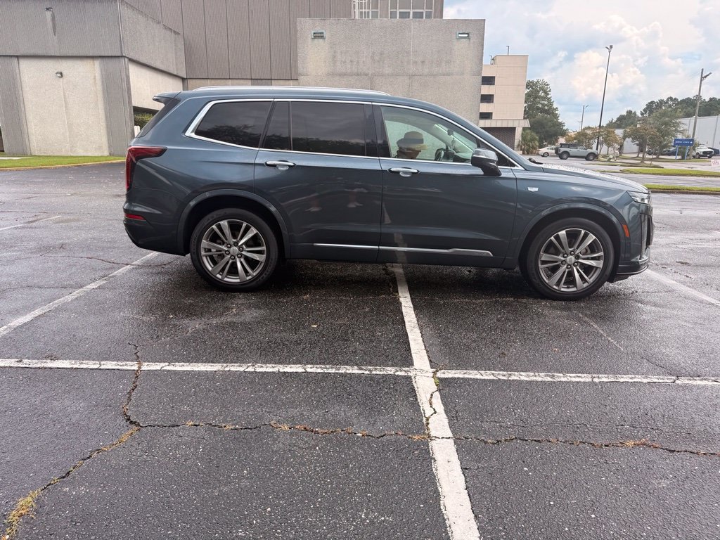 Used 2020 Cadillac XT6 Premium Luxury FWD image 2