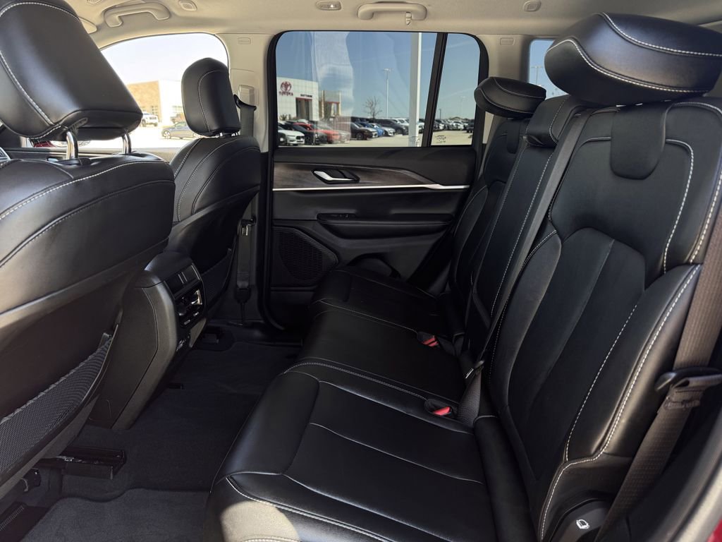 Used 2023 Jeep Grand Cherokee Limited w/ Black Appearance Package AWD/4WD image 29