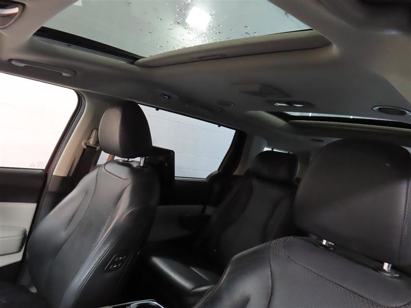 Used 2022 Kia Carnival SX Prestige image 17