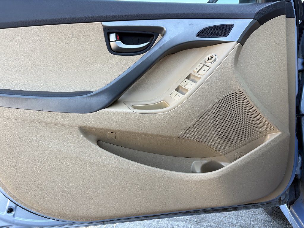 Used 2013 Hyundai Elantra GLS FWD image 10