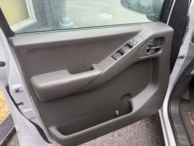 Used 2006 Nissan Frontier NISMO w/ (J01) Sunroof Pkg AWD/4WD image 15