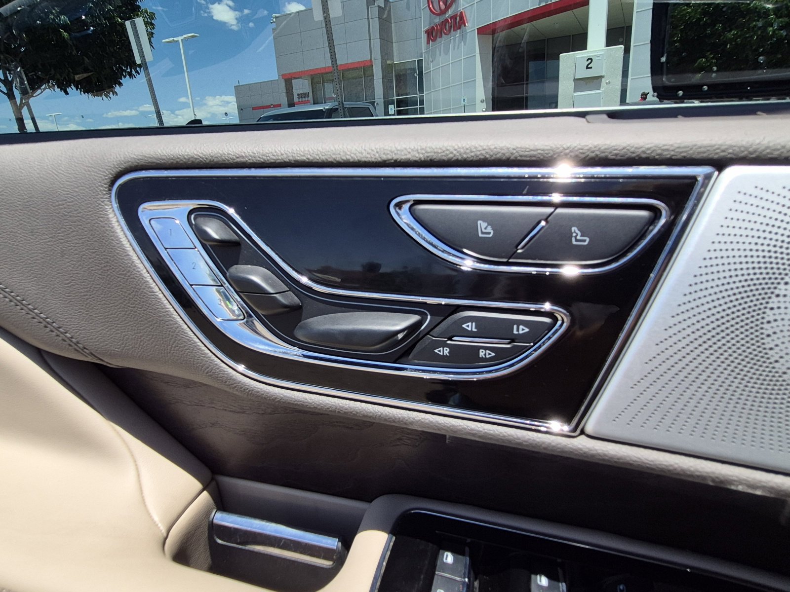 Used 2023 Lincoln Navigator Reserve AWD/4WD image 14