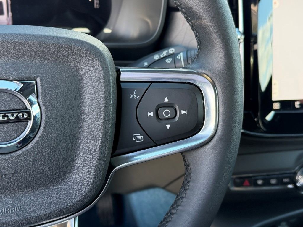 Used 2023 Volvo XC40 Recharge Ultimate image 26