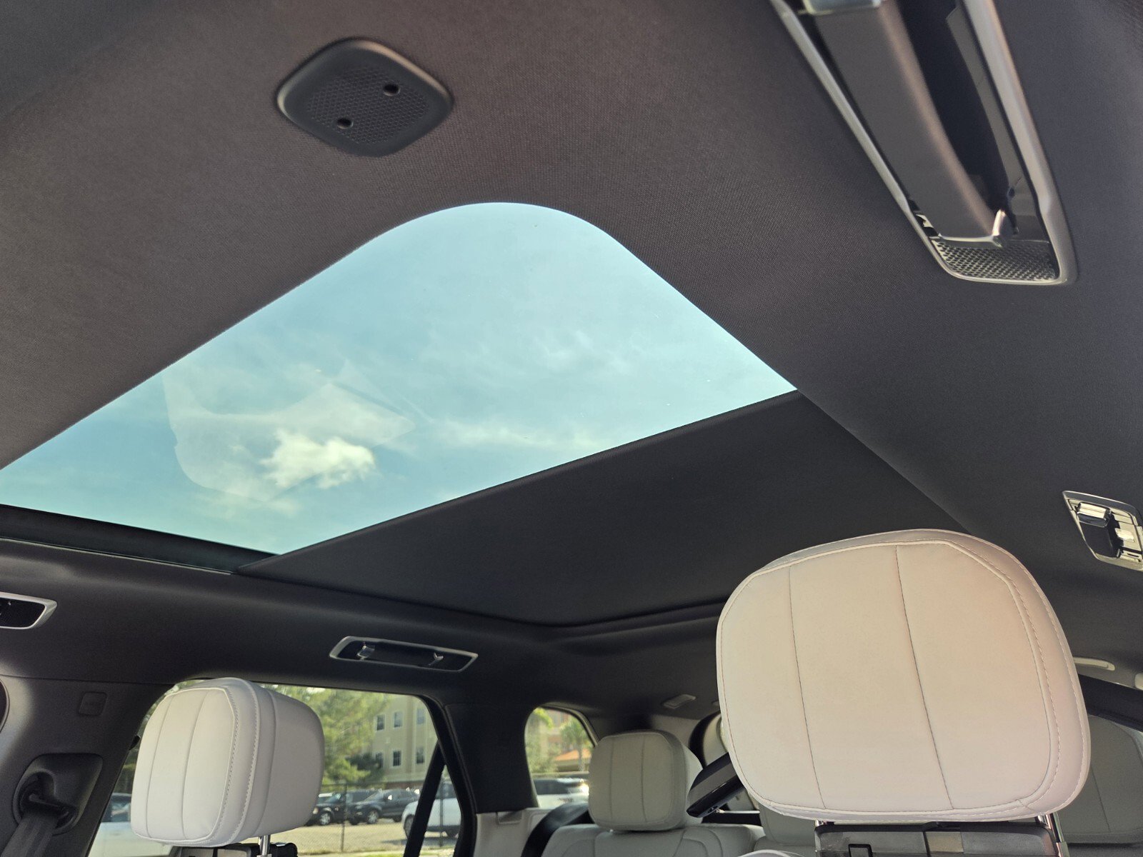 New 2025 Land Rover Range Rover Sport SE image 26