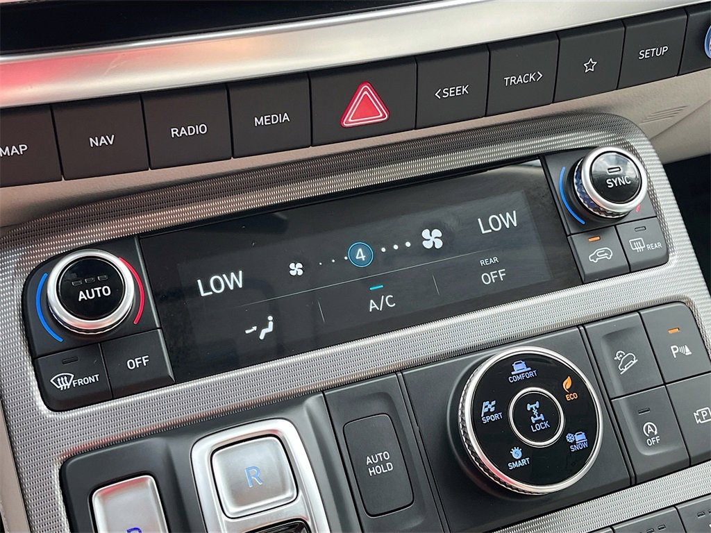 Used 2025 Hyundai Palisade Calligraphy image 16