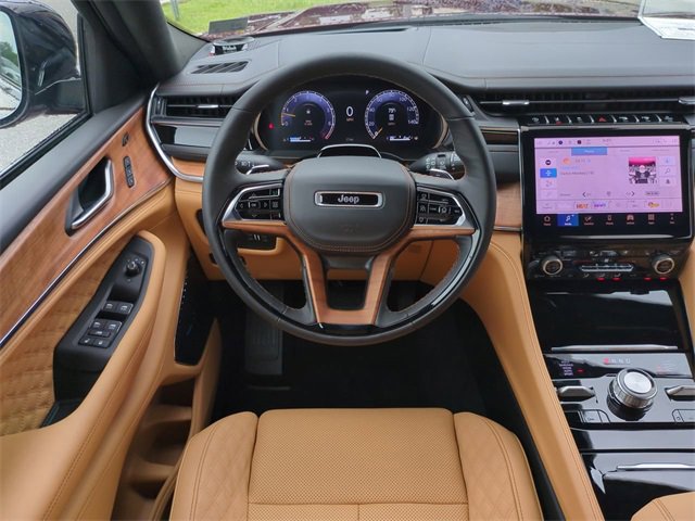 New 2025 Jeep Grand Cherokee Summit image 16