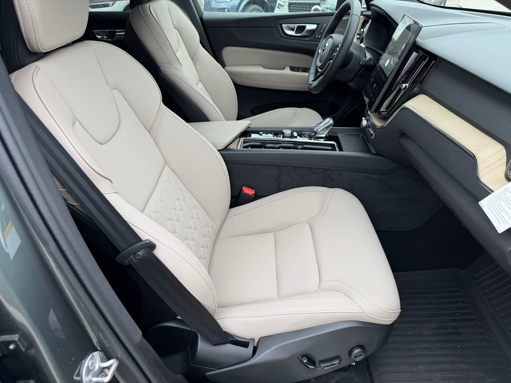 New 2026 Volvo XC60 T8 Plus w/ Protection Package Premier AWD/4WD image 9
