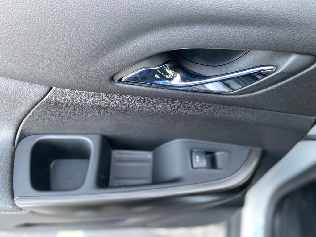 Used 2023 GMC Acadia SLT w/ Elevation Edition image 17