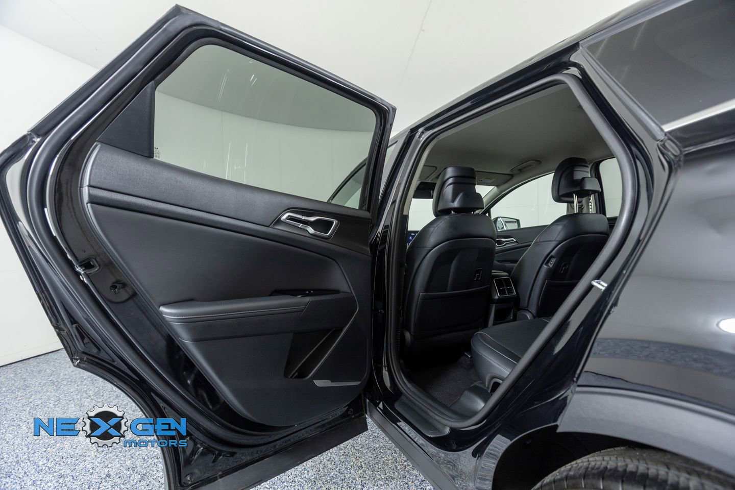 Used 2024 Kia Sportage EX image 24