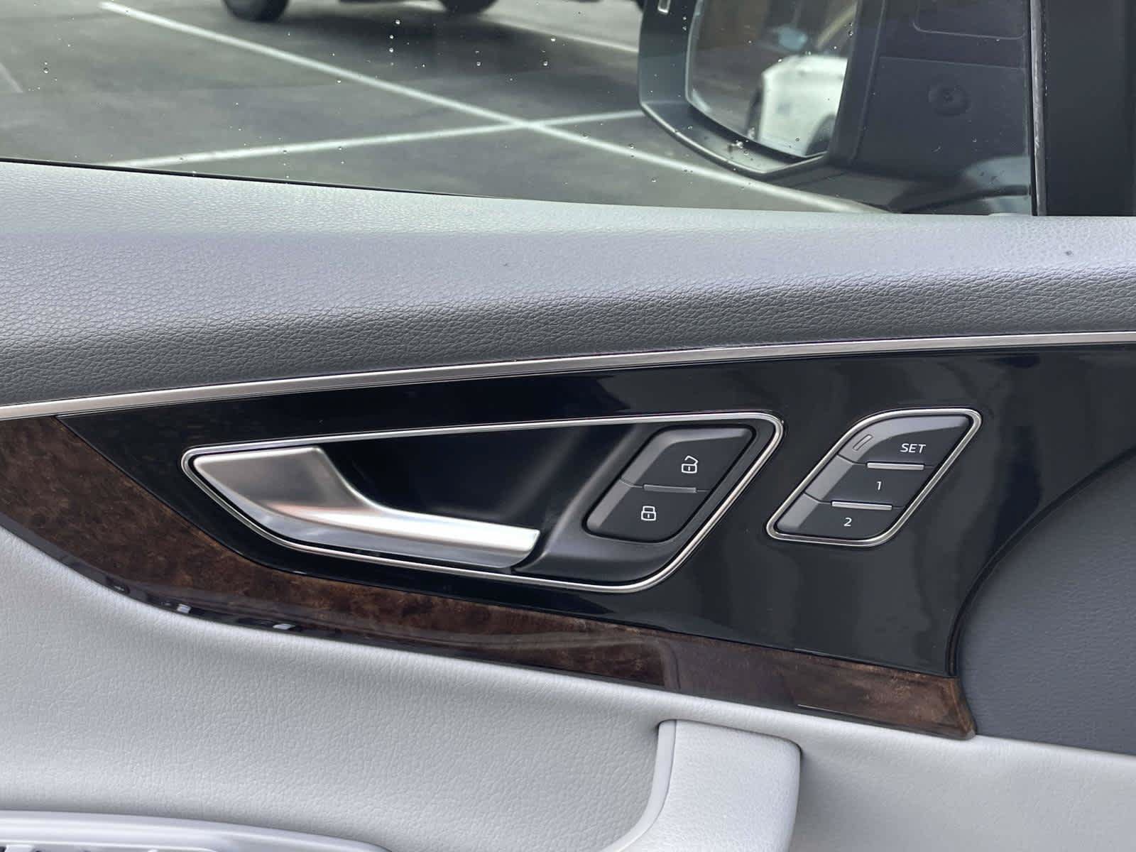Used 2018 Audi Q7 3.0T Prestige w/ Prestige Package AWD/4WD image 29