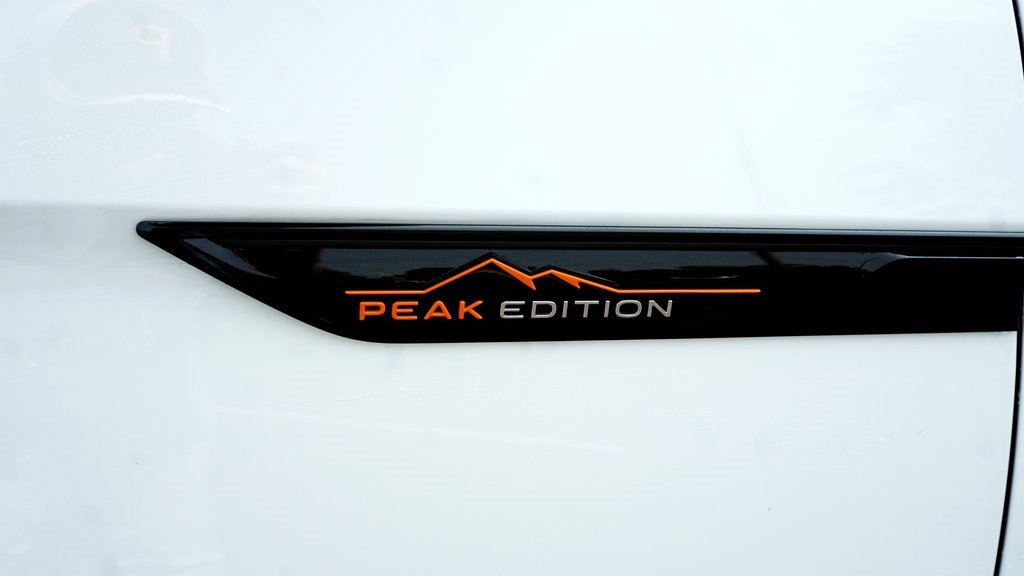 New 2025 Volkswagen Atlas Peak Edition SE image 4