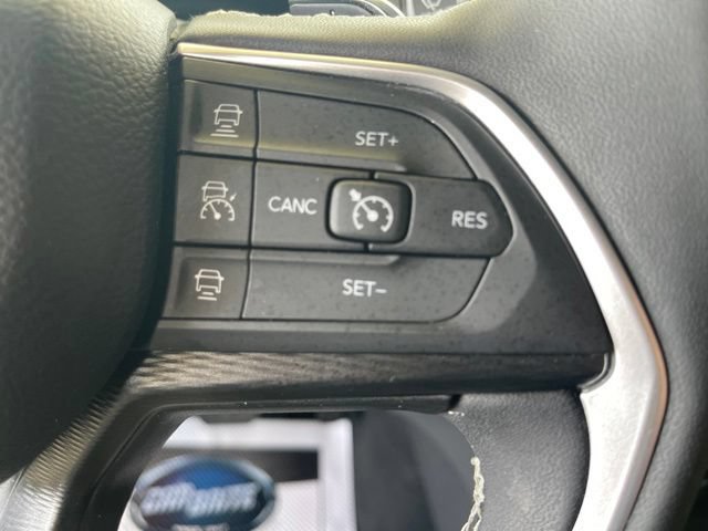Used 2025 Jeep Grand Cherokee Altitude AWD/4WD image 25