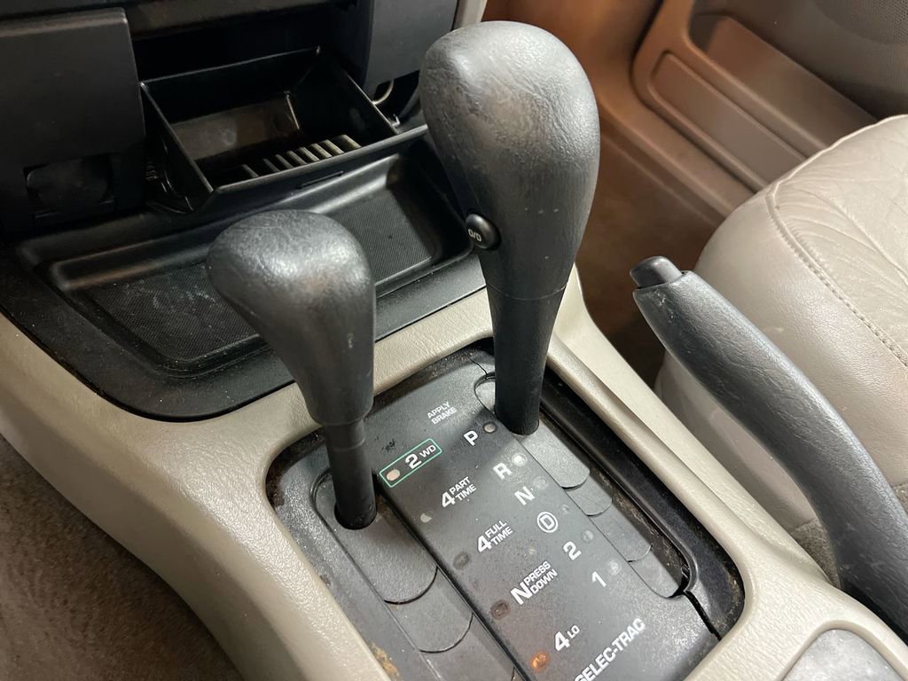 Used 2002 Jeep Grand Cherokee Sport image 16